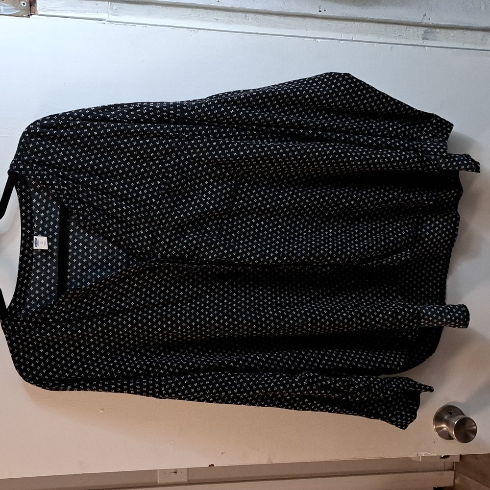Old Navy 1X black a white blouse